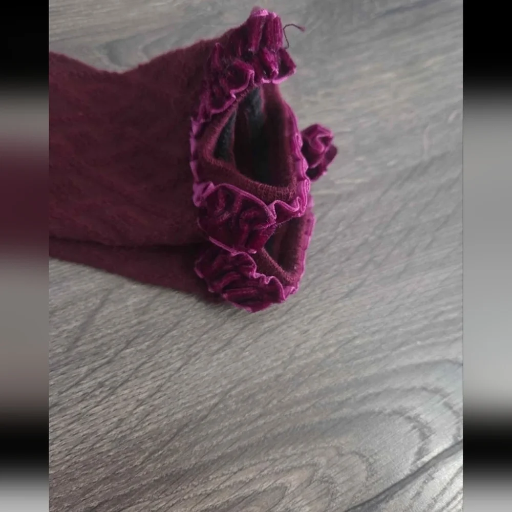 Girls pointelle burgundy boot socks NEW